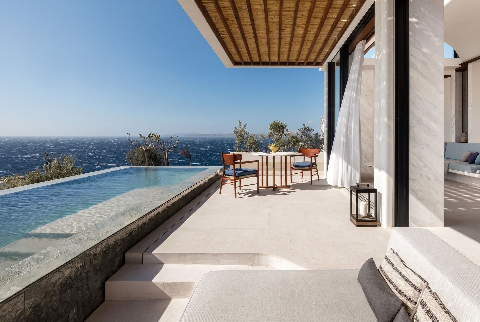 Private Terrasse mit Infinity Pool und spektakulärem Meerblick