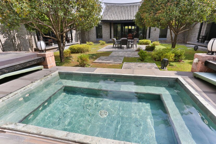 Banyan Tree Lijiang Villa mit Pool im Außenbereich